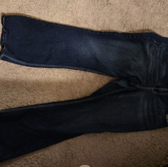Bundle clothes...two Maurice's Jeans and 3 shirts - Picture 1 of 6